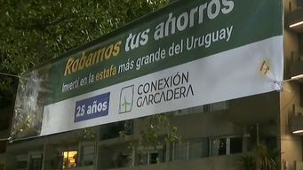 damnificados por conexion ganadera se movilizaron frente a la casa de hija y viuda de gustavo basso
