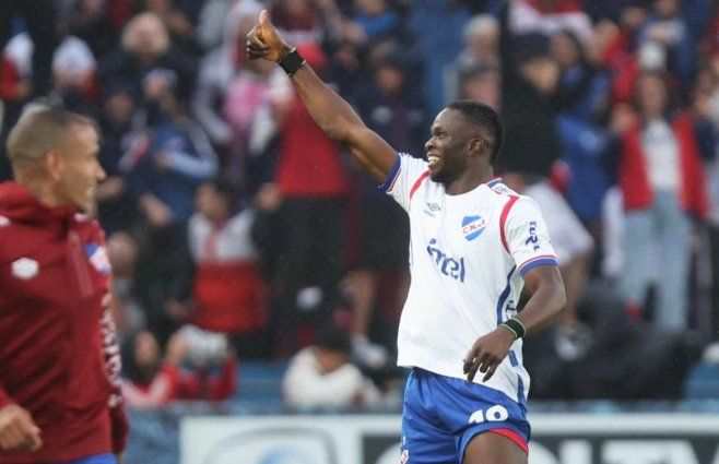 Foto: FocoUy. Christian Ebere, autor del gol del partido.
