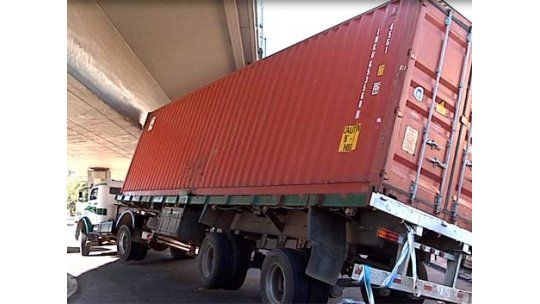 Camión impactó contra viaducto recién reparado por la IM