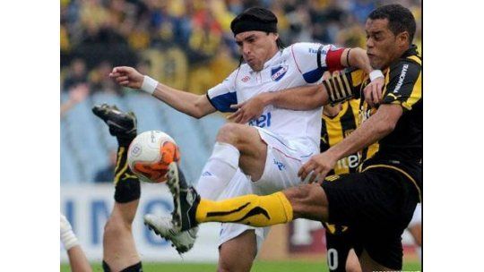 Nacional apuesta a Recoba; Peñarol a su presente