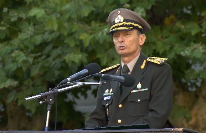 Jose-Gonzalez-comandante-del-ejercito-al-asumir.jpg