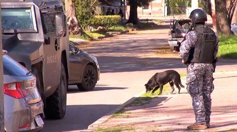Foto: Subrayado. Operativo en barrio Ituzaingó.