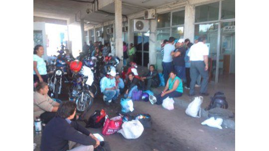 Tensión en Paysandú: bagayeros y Policía enfrentados en el puente
