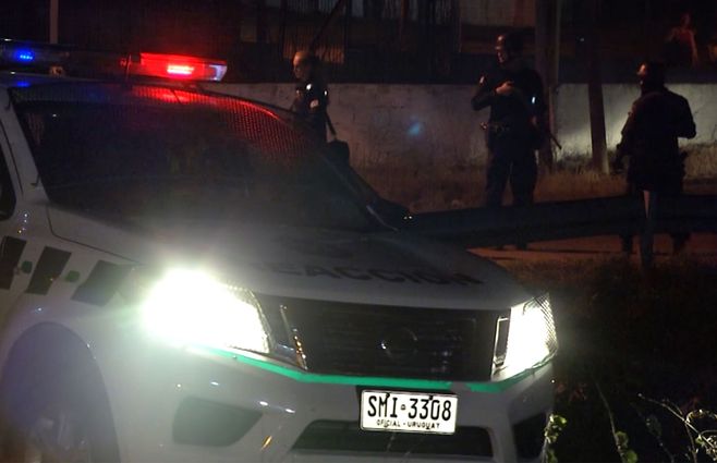 policia-camioneta-noche.jpg