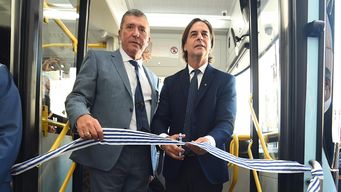 presentaron primeros omnibus electricos interdepartamentales, con la presencia de lacalle pou