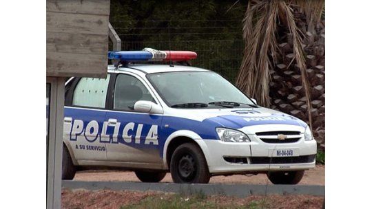Encapuchados balearon a joven en la puerta de su casa y robaron