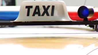 frenaron a un taxi en control policial y dentro encontraron droga: el conductor fue detenido