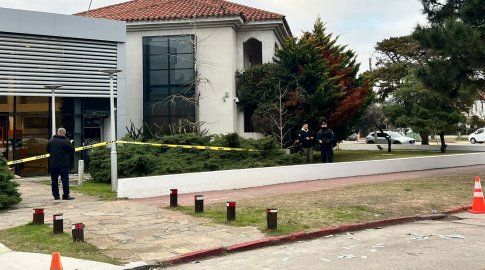 Foto: Subrayado. Explosión del cajero en Divina Comedia y Arocena.