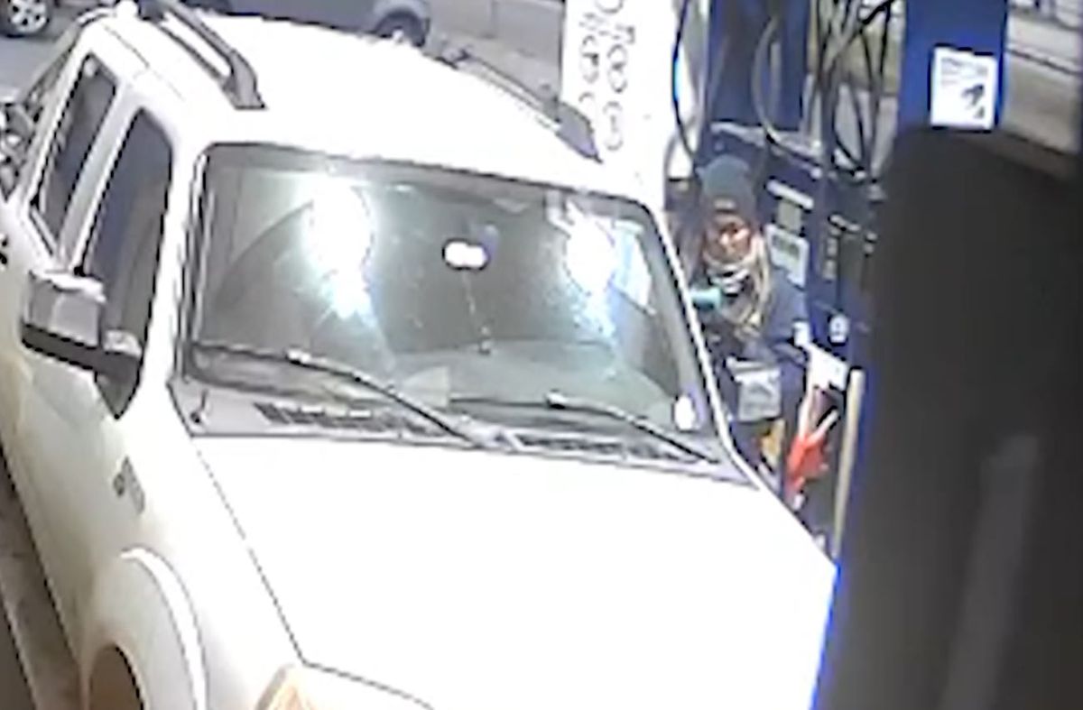 Pidieron cargar combustible, intentaron pagar con tarjeta sin saldo y se dieron a la fuga
