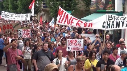 multitudinaria marcha por la reapertura del frigorifico canelones, del que dependen 700 familias