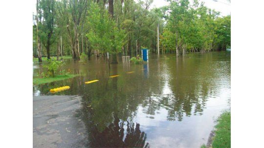 Río Yí baja 1 cm por hora; esperan retorno masivo el lunes