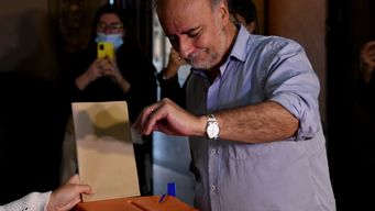 Pablo Mieres vota. Foto: Dante Fernadnez / FocoUy.