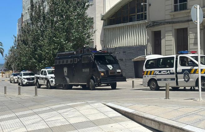 Foto: Subrayado. Operativo policial por comparecencia de Fernández Albín en Ciudad Vieja.