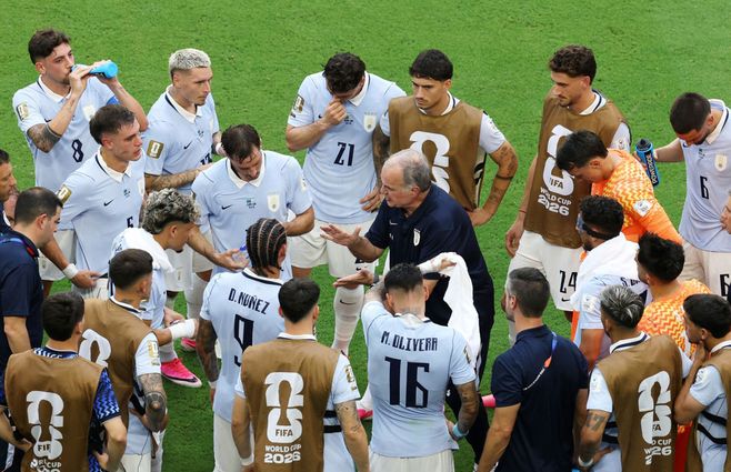 Uruguay en una pausa de hidratación. Foto: AFP