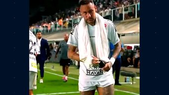 neymar volvio a lesionarse en su primera titularidad en el brasileirao y dejo la cancha entre lagrimas