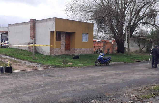 Los padres de los hermanos ya se habían ido de la casa. Esto fue aprovechado por el atacante.