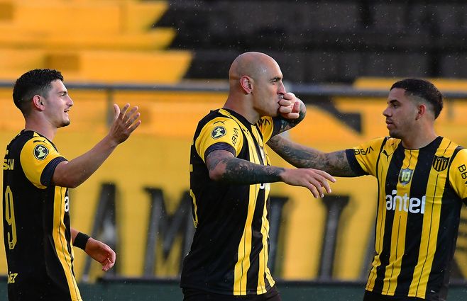 Debutante Nahuelpan festeja su primer gol clasico.&nbsp;