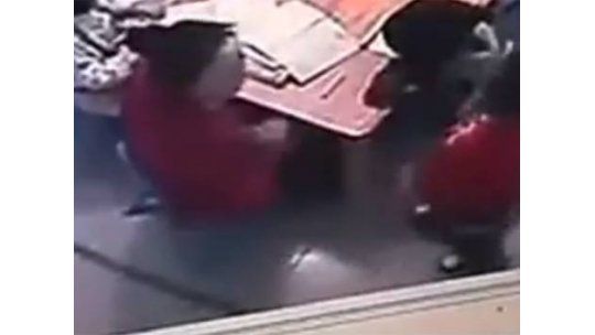 Maestra china le pegó 120 veces a sus alumnos en media hora
