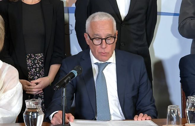 carlos-negro-en-parlamento.jpg