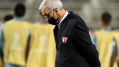 DT de River Jorge Fosatti tiene el desafío de llevar a su equipo a revertir un mal resultado en Montevideo