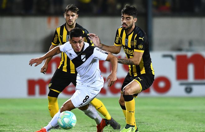 peñarol-danubio.jpg