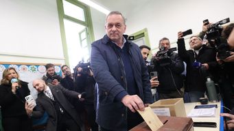 Álvaro Delgado vota en las internas. Foto: FocoUy