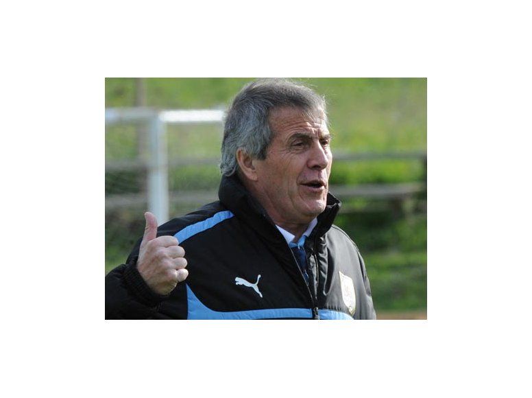 Neutrales se reunieron con Tabárez y la celeste está blindada