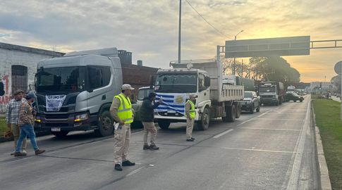 Movilización de camioneros en Montevideo: No a la guía o vamos a seguir parados, dicen los manifestantes