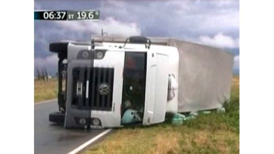Un muerto en Argentina por la tormenta; vuelos cancelados