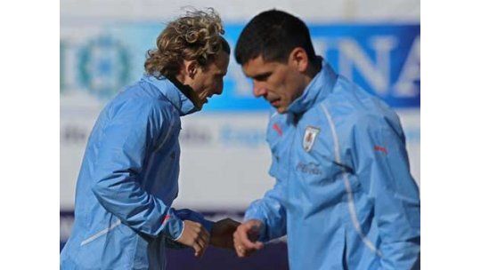 Uruguay ante Francia para defender el invicto de 17 partidos