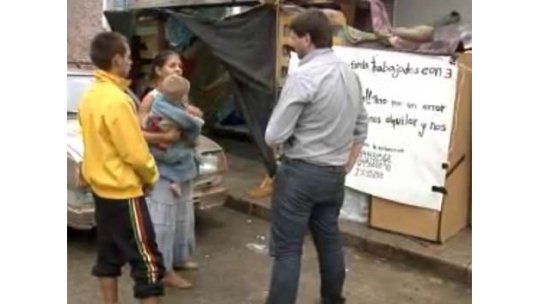 Una familia en la calle por una absurda situación