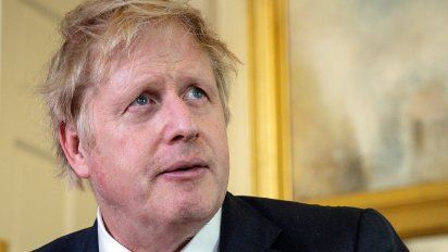 johnson salio del hospital y agradecio a dos extranjeros