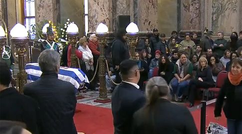 El velatorio de Ruben Rada en el Salón de los Pasos Perdidos: uruguayos dan el último adiós al artista