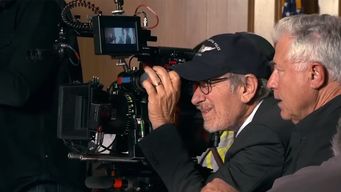 ¿que se sabe de la nueva pelicula sobre ovnis que steven spielberg esta rodando con emily blunt y colin firth?