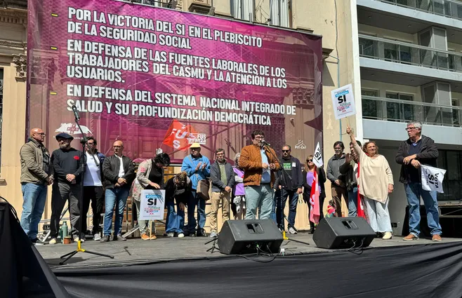 Paro de la FUS y movilización frente al MSP. Foto: Emiliano Gutiérrez, Subrayado.