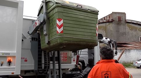 Inspectores, cámaras y multas: comienza el plan de información y fiscalización para el correcto uso de contenedores de residuos
