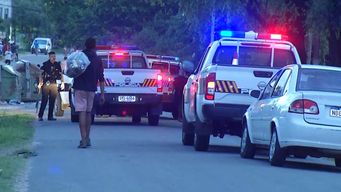 un hombre herido a golpes tras discusion de vecinos en flor de maronas; uno de ellos saco un arma y disparo