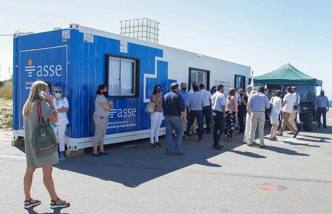 Puesto de hisopados de ASSE en Punta del Este.