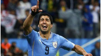 uruguay jugara con suarez, cavani y forlan en el ataque
