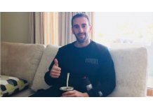 Godín le pone buena onda al accidente que sufrió y saluda a sus seguidores