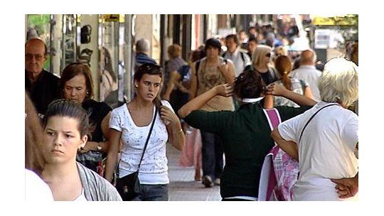 gente camina