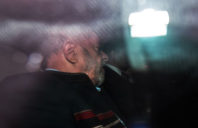 LULA EN UN AUTO