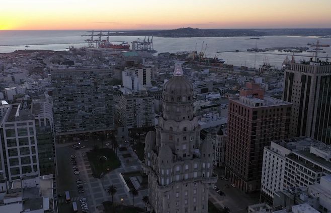 Montevideo-Ciudad-Vieja-puerto-foto-aérea.jpg