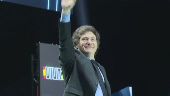 milei redobla criticas a pedro sanchez: se convertira en el hazmerreir del mundo por la payasada que hace