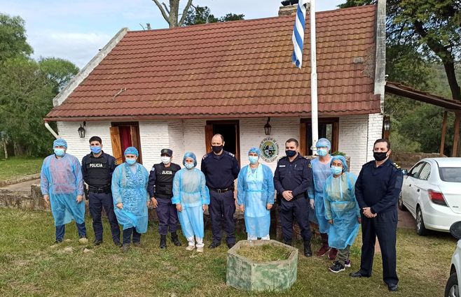 Vacunación pueblo a pueblo del MSP. (Foto: vacunación en Villa Serrana, archivo Subrayado).