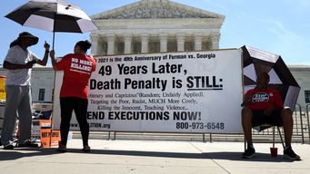 Activistas manifestándose en contra de la pena de muerte. Foto: AFP