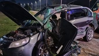 Foto cedida a Subrayado. Móvil de Investigaciones en el que iban los policías.