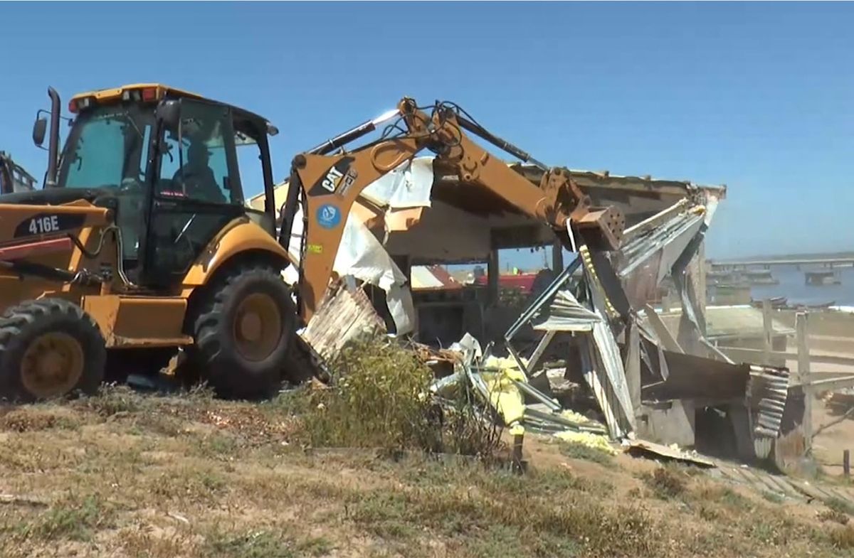Gobierno de Rocha comenzó demoliciones de viviendas irregulares en Laguna Garzón