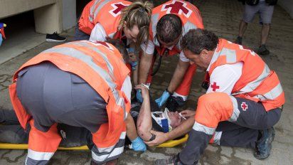 tres personas heridas por asta de toro en primer encierro de sanfermines