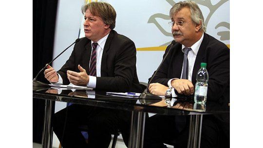 Ministro de Economía pidió suspender “brindis de desagravio”